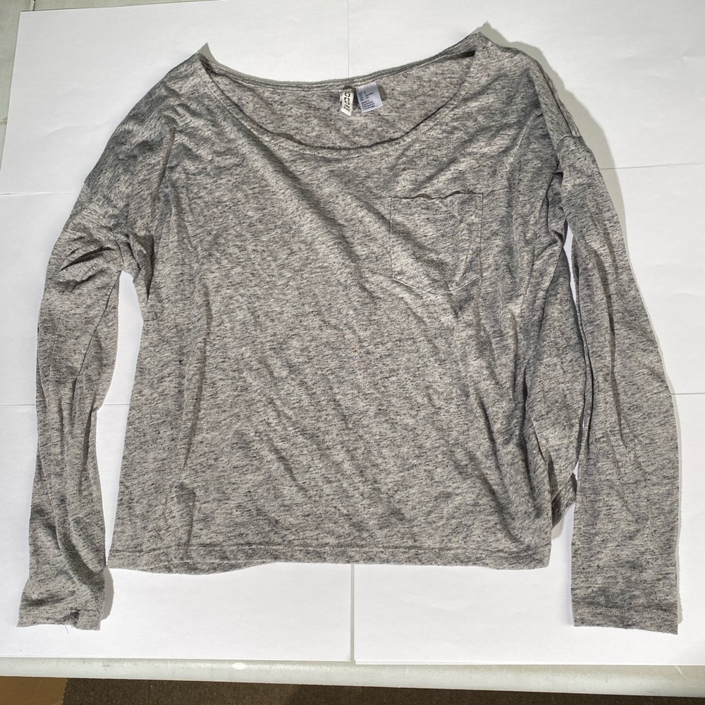 Grey long sleeved top